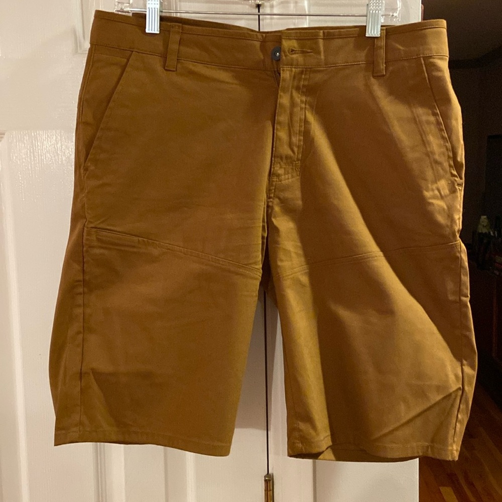 Mountain Hardware men’s shorts 33/34 waist rust, 11 inseam